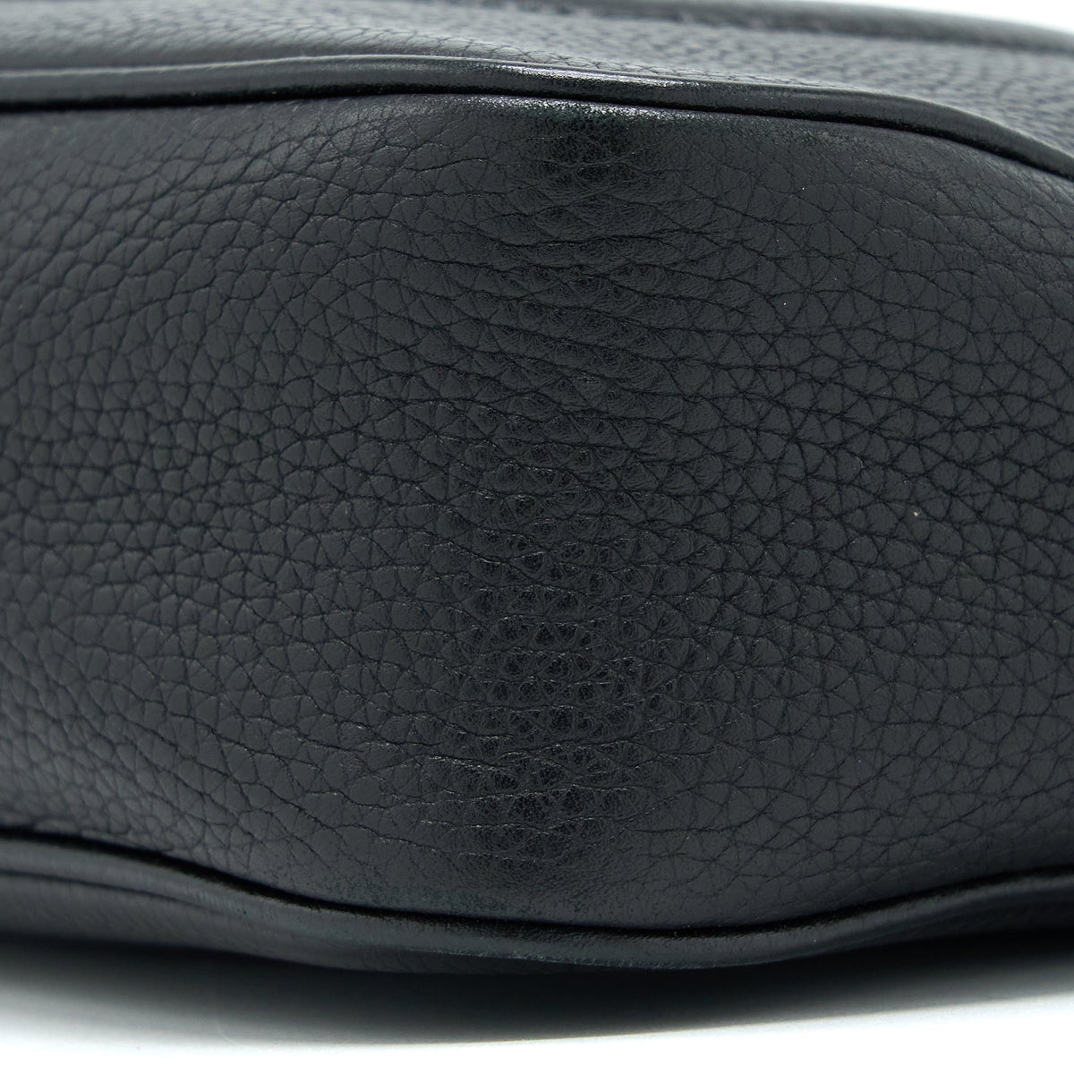 gucci-soho-disco-camera-bag-calfskin-black-ghw