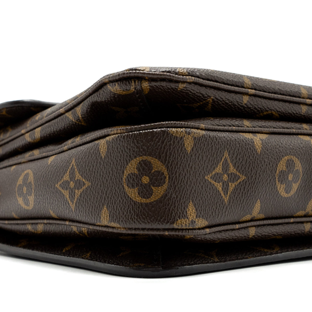 louis-vuitton-pochette-metis-monogram-canvas-ghw-17