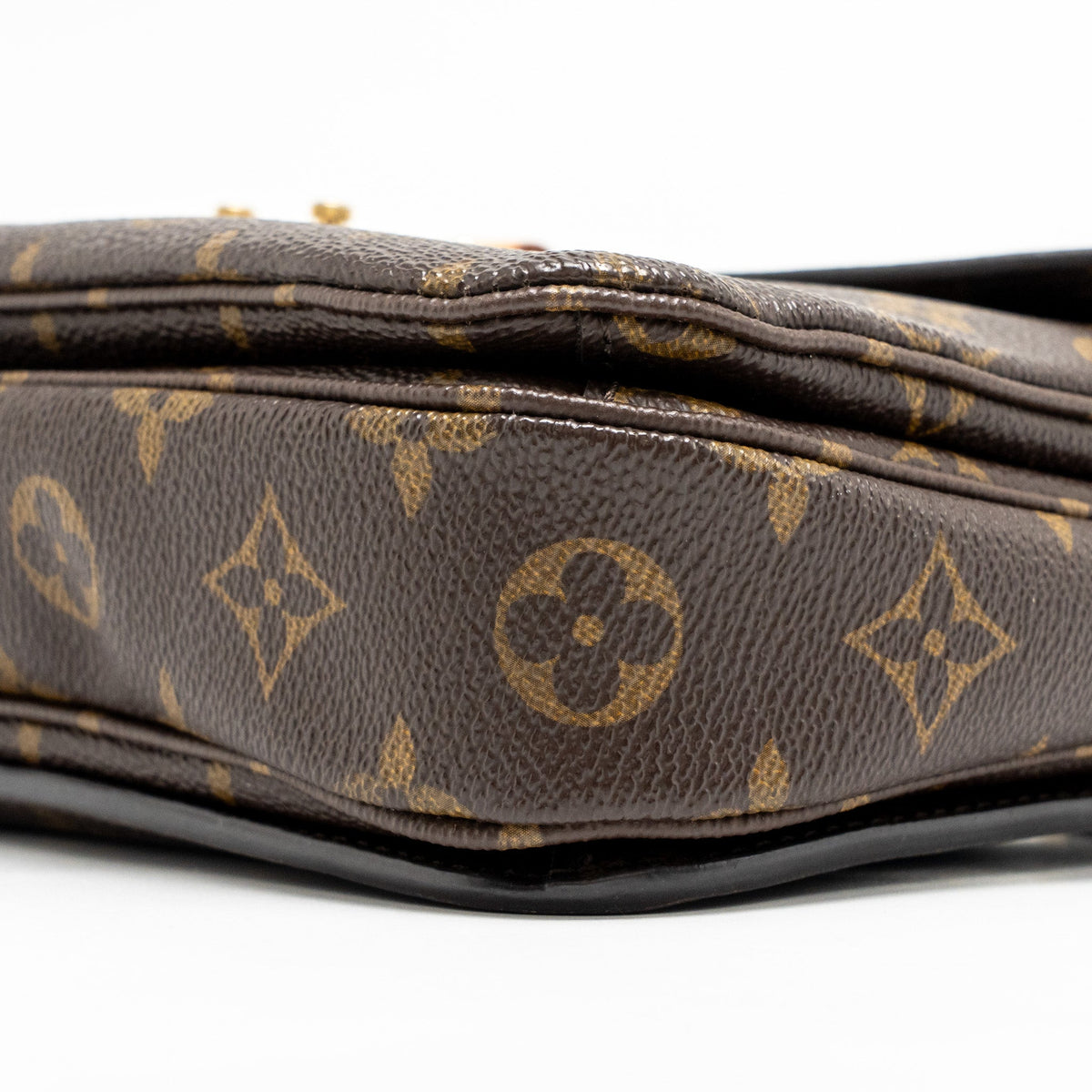 louis-vuitton-pochette-metis-monogram-canvas-ghw-copy-1