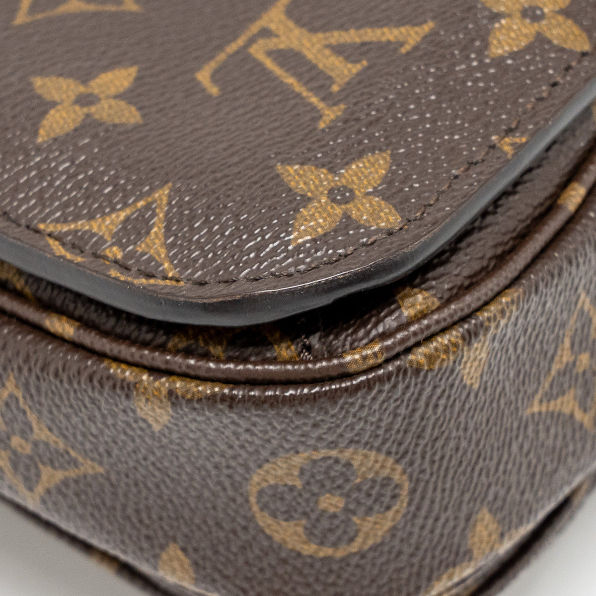 louis-vuitton-pochette-metis-monogram-canvas-ghw-copy-1
