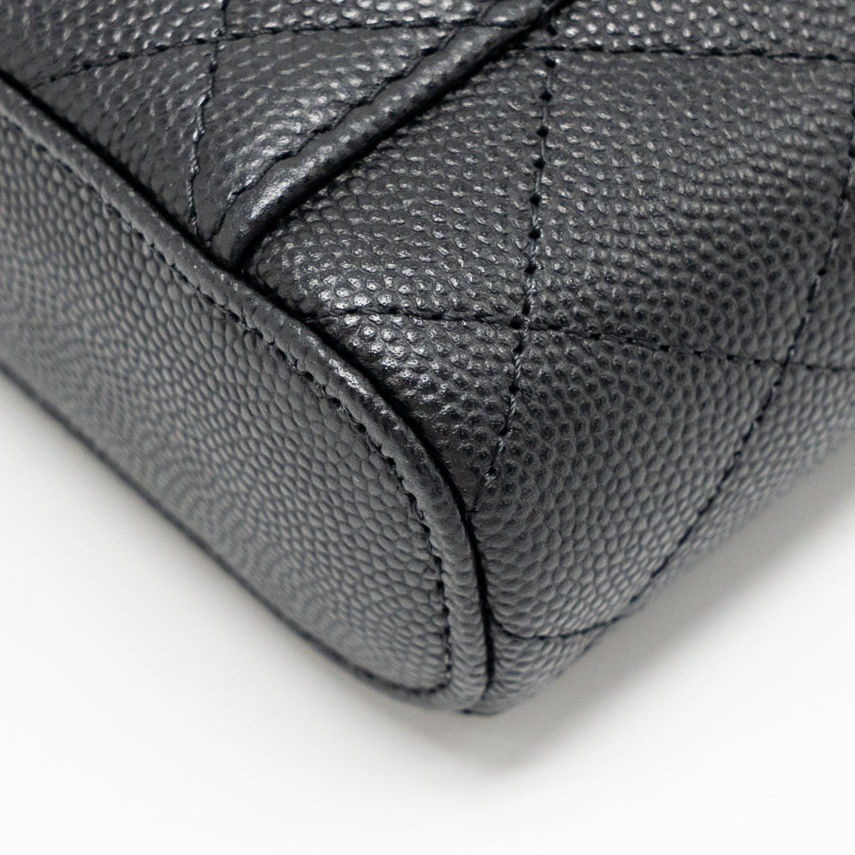chanel-mini-vanity-case-with-chain-caviar-black-lghwmicrochip