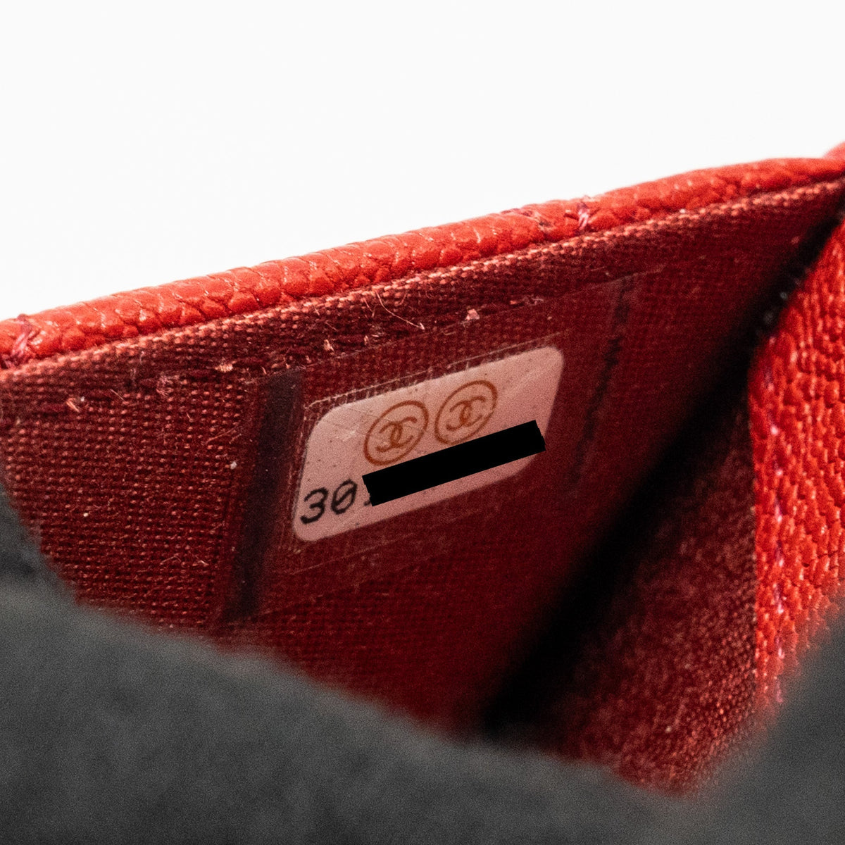 chanel-boy-flap-card-holder-caviar-red-shw