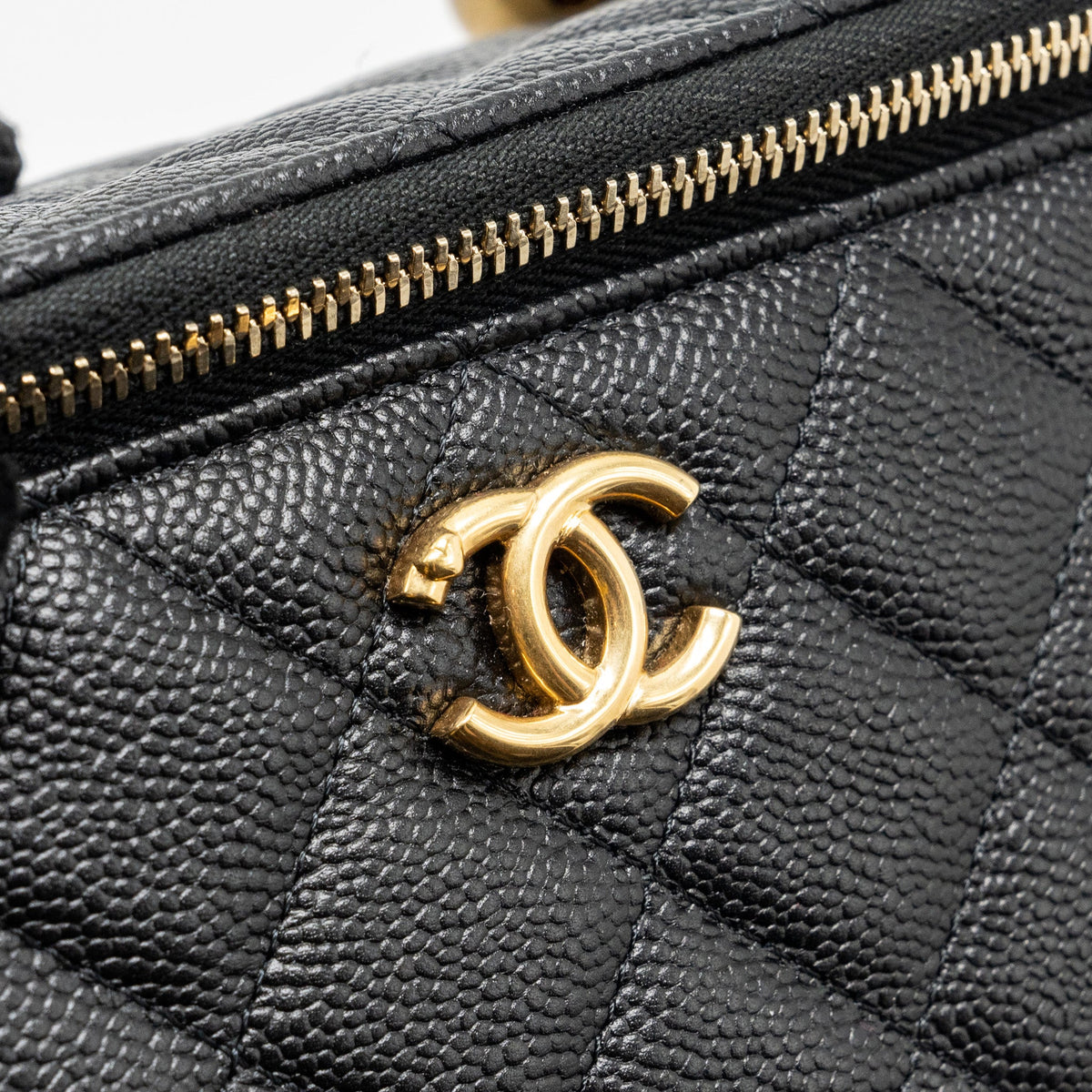 chanel-coco-love-long-vanity-with-adjustable-chain-caviar-black-ghwmicrochip
