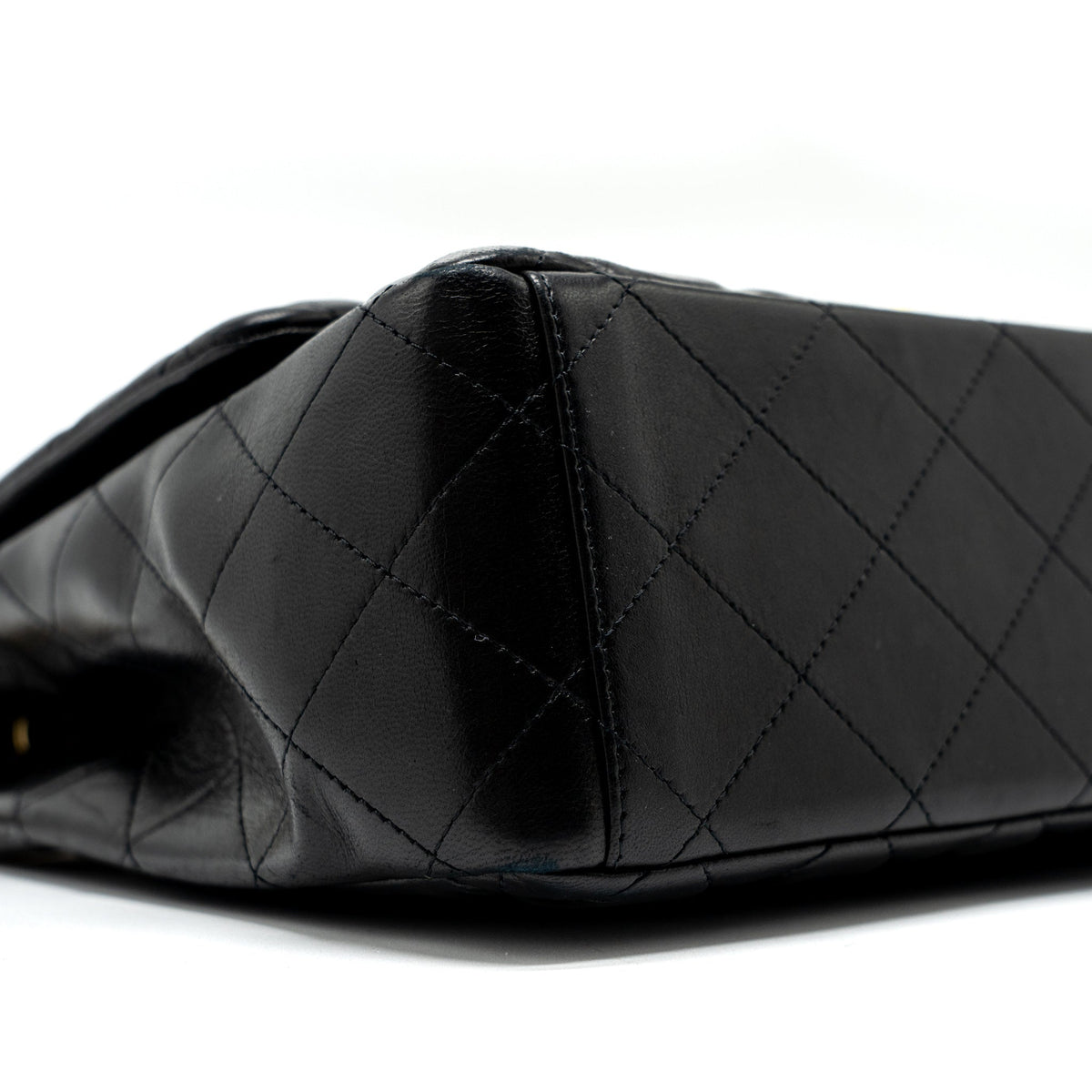 chanel-maxi-classic-single-flap-bag-lambskin-black-ghw