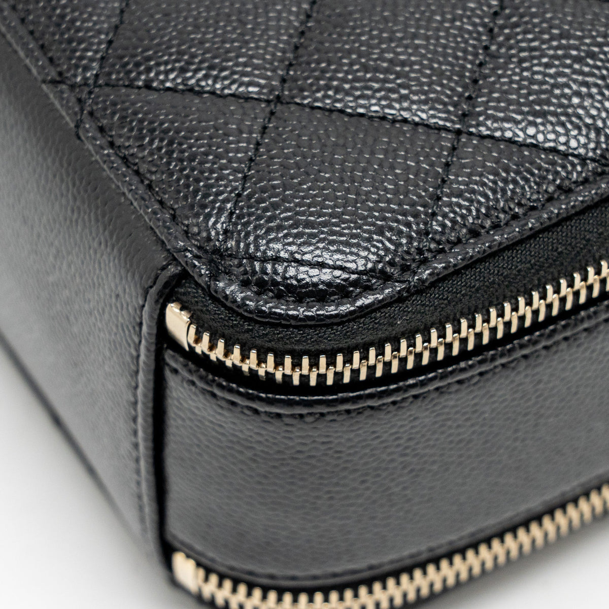 chanel-logo-detailed-handle-mini-pick-me-up-vanity-case-caviar-black-ghw-microchip