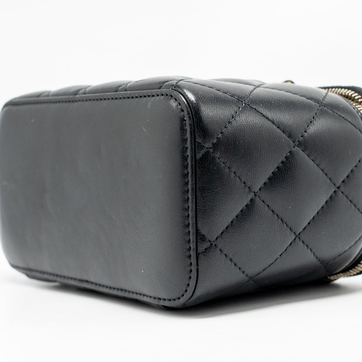 chanel-pearl-crush-long-vanity-with-chain-lambskin-black-ghw