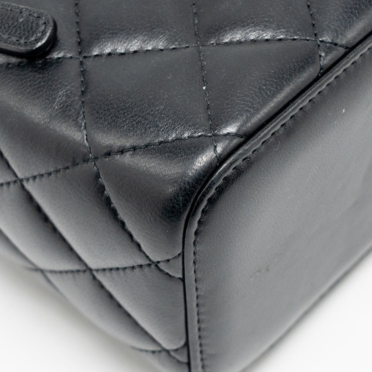 chanel-pearl-crush-long-vanity-with-chain-lambskin-black-ghw