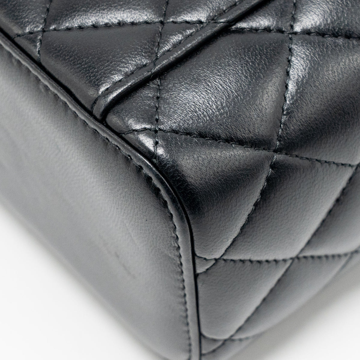 chanel-pearl-crush-long-vanity-with-chain-lambskin-black-ghw