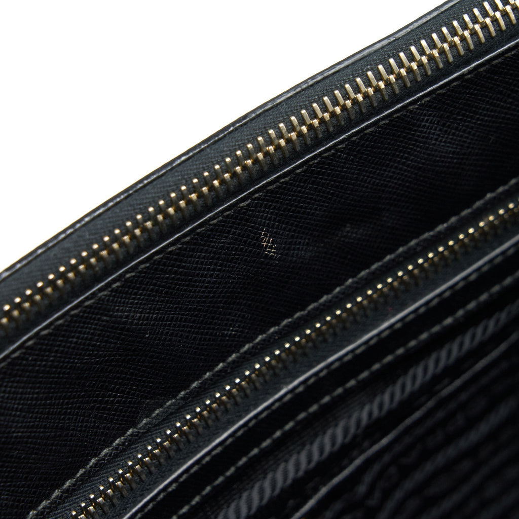 prada-saffiano-tote-large-in-black