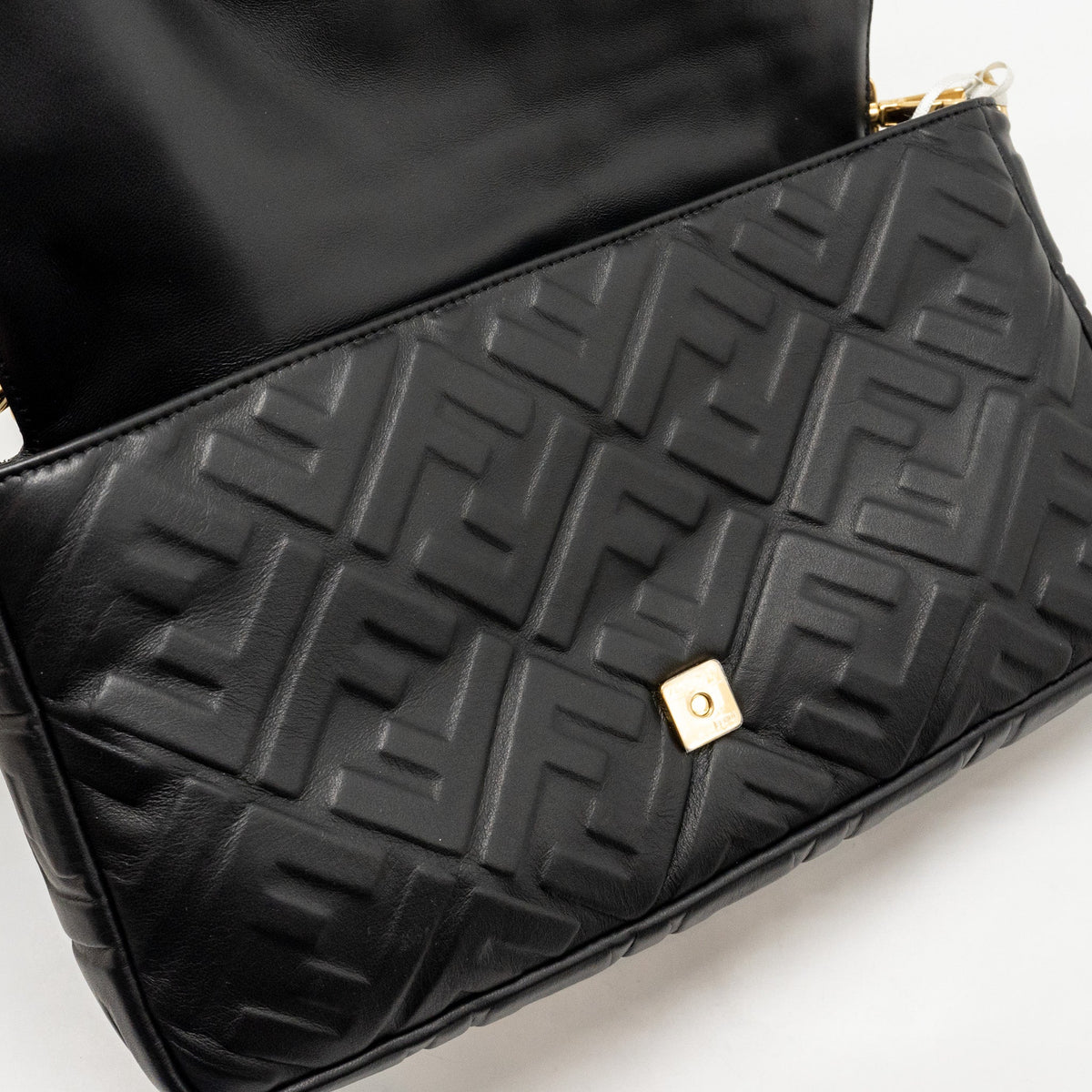 fendi-large-baguette-bag-nappa-black-ghw-1