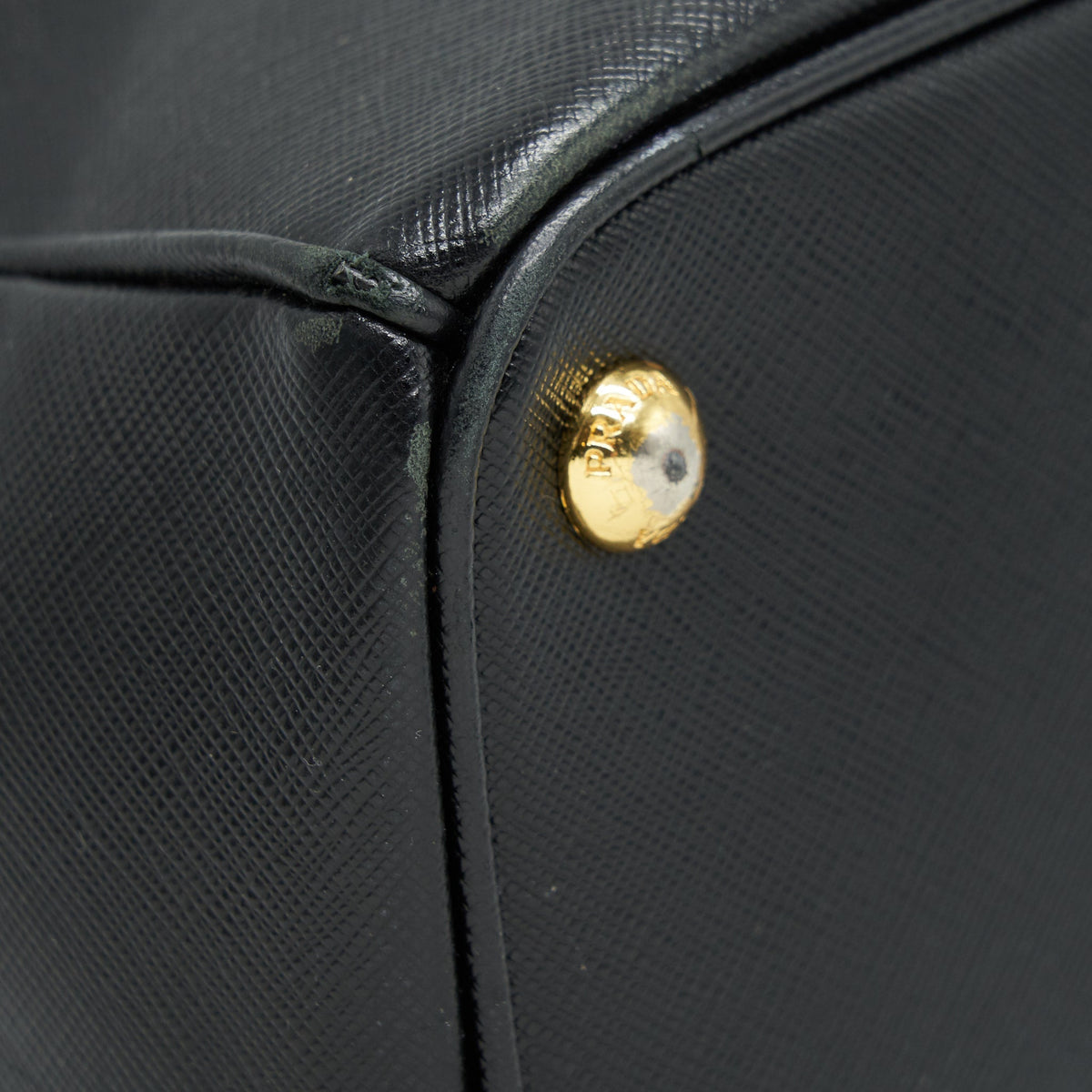 prada-saffiano-tote-large-in-black