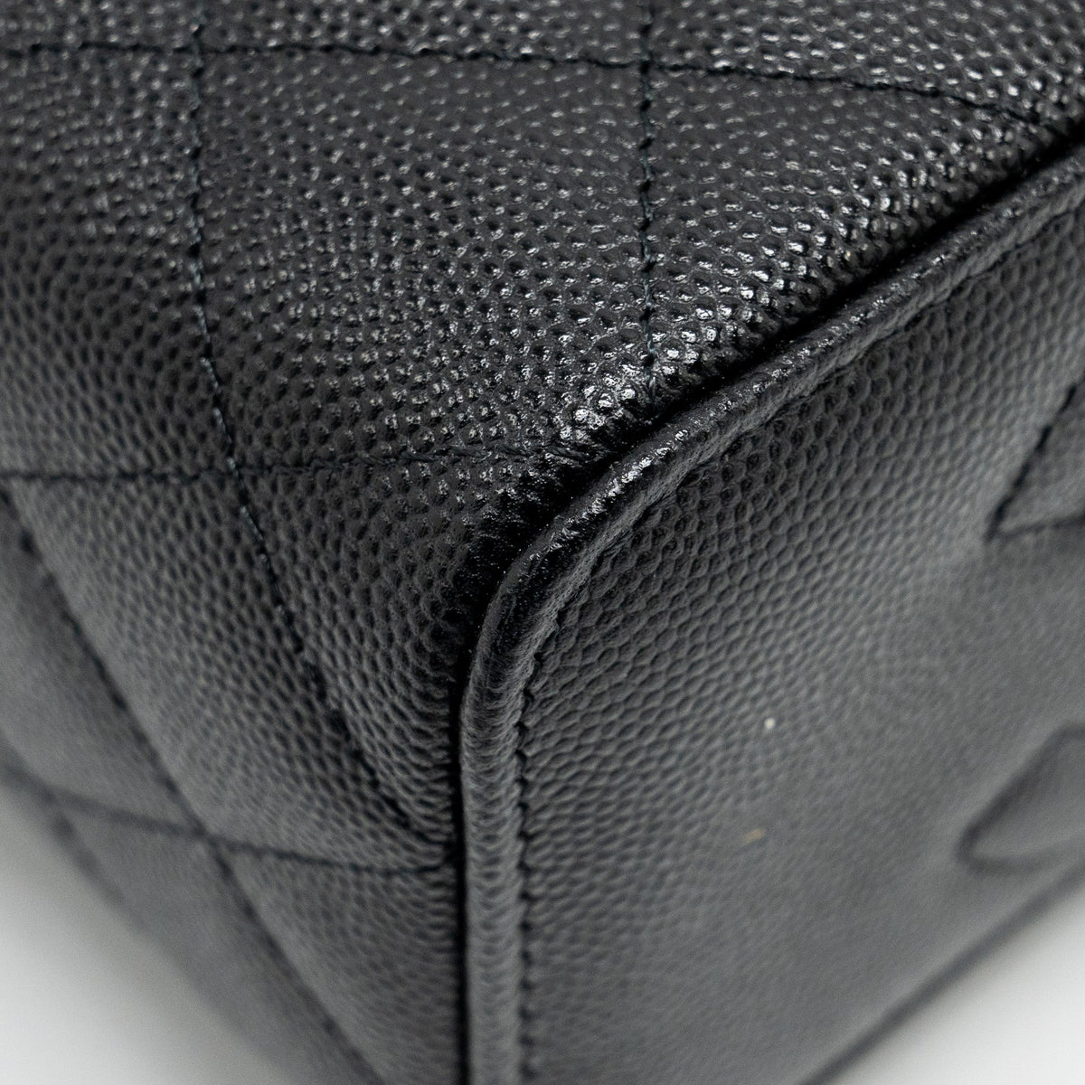 chanel-long-vanity-with-chain-caviar-black-lghw-2