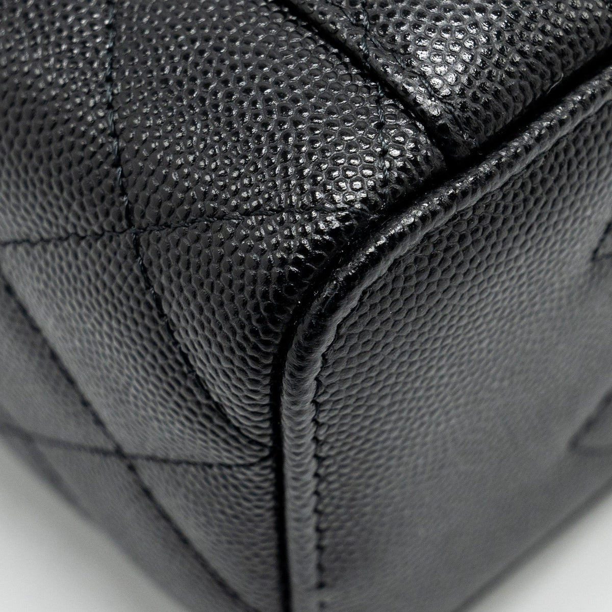 chanel-long-vanity-with-chain-caviar-black-lghw-2
