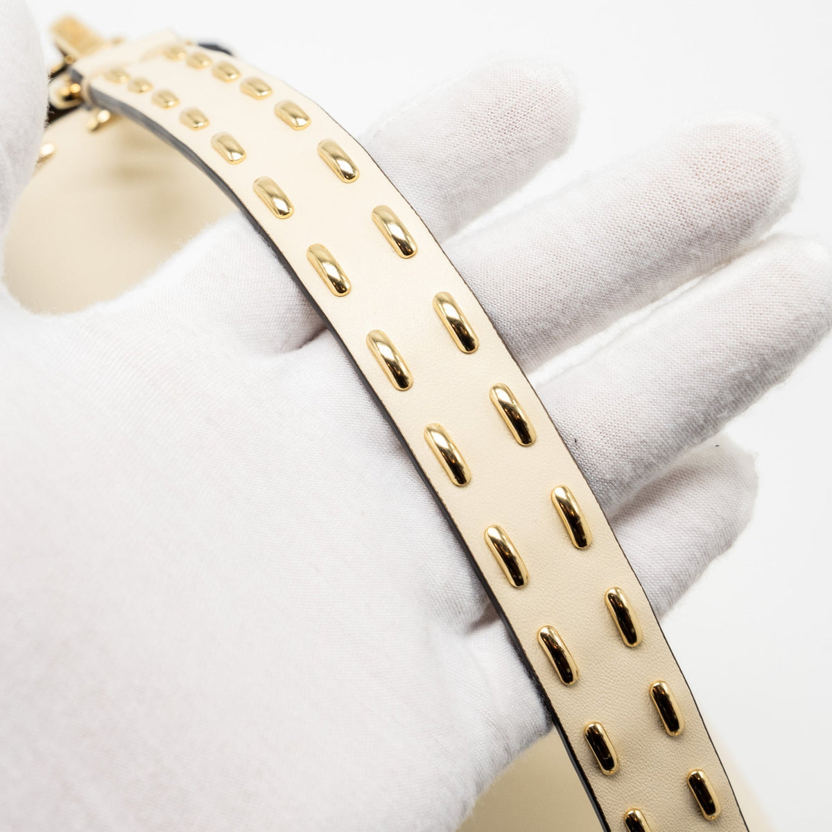 fendi-vitello-king-metal-stitch-baguette-lambskin-white-ghw
