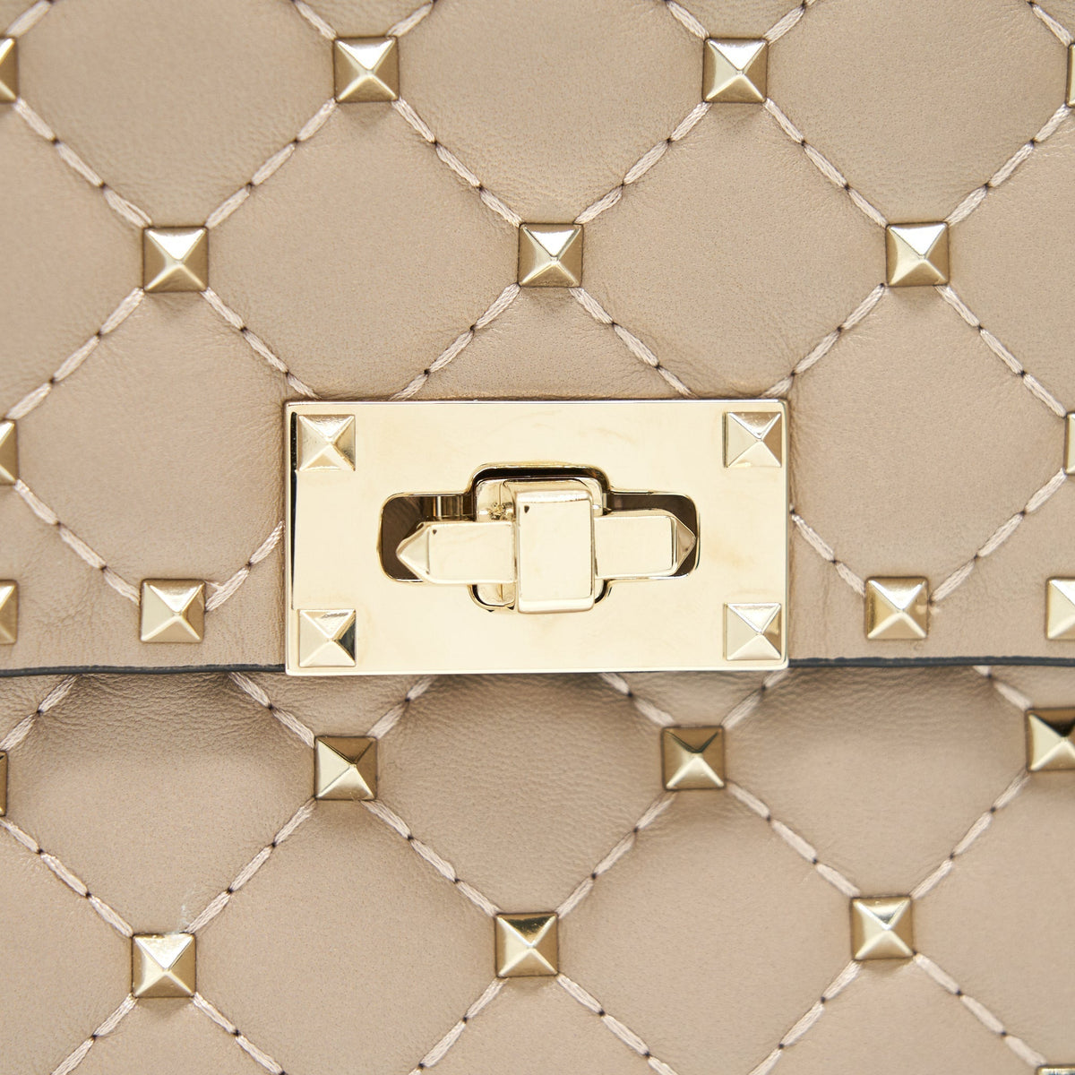valentino-garavani-large-rockstud-spike-shoulder-bag-beige-lghw