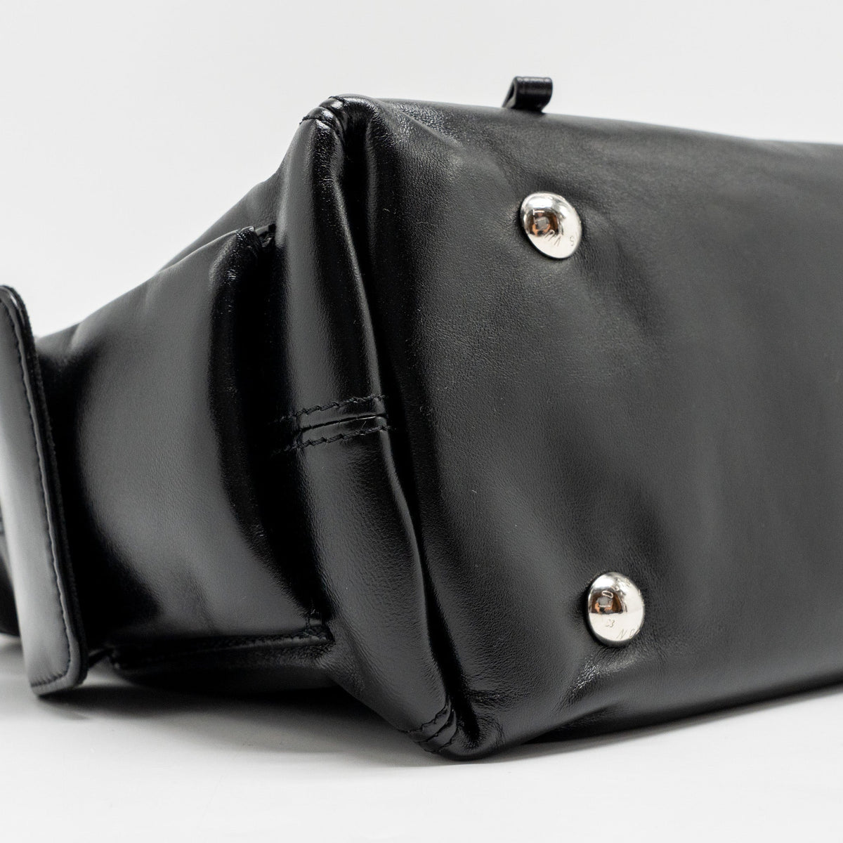 louis-vuitton-carryall-cargo-vibe-pm-lambskin-black-shw-copy-1