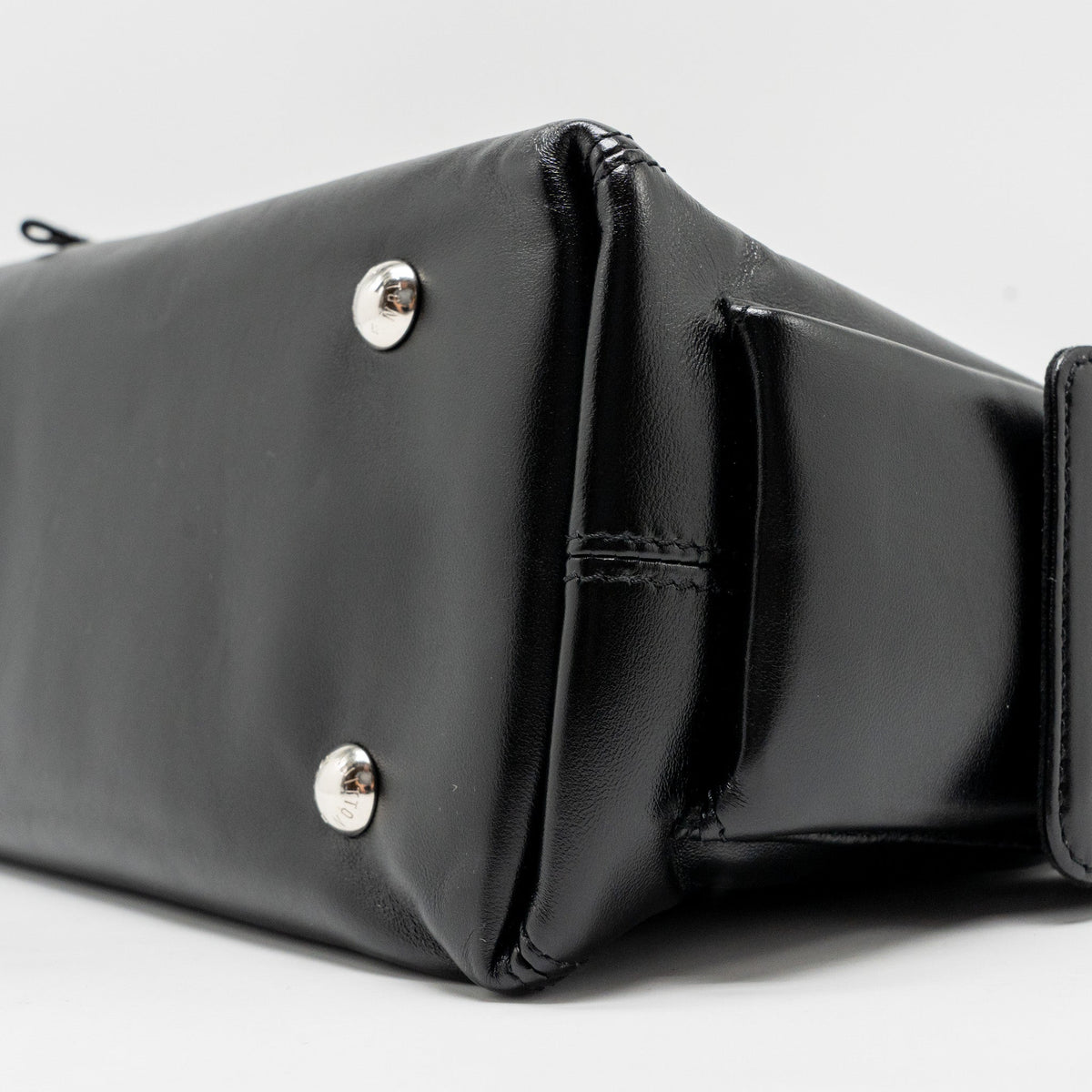 louis-vuitton-carryall-cargo-vibe-pm-lambskin-black-shw-copy-1