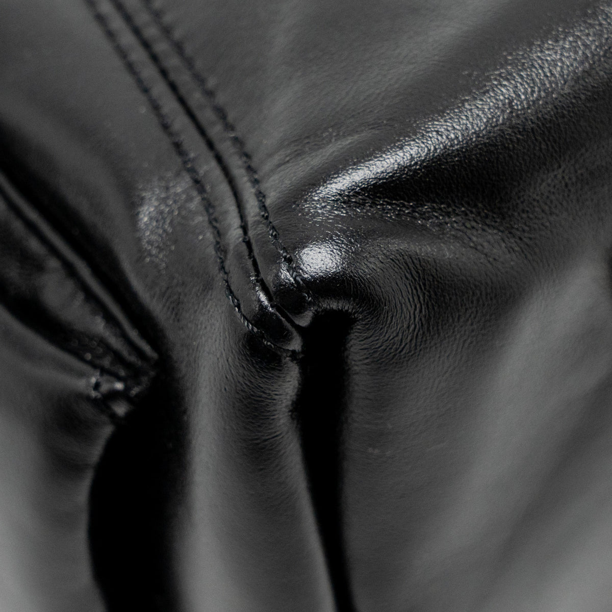 louis-vuitton-carryall-cargo-vibe-pm-lambskin-black-shw-copy-1