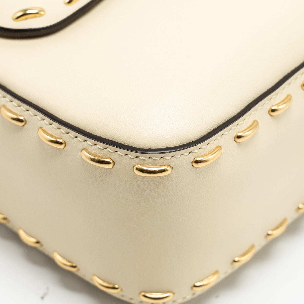 fendi-vitello-king-metal-stitch-baguette-lambskin-white-ghw