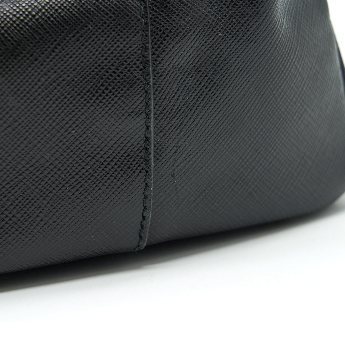 prada-saffiano-tote-large-in-black