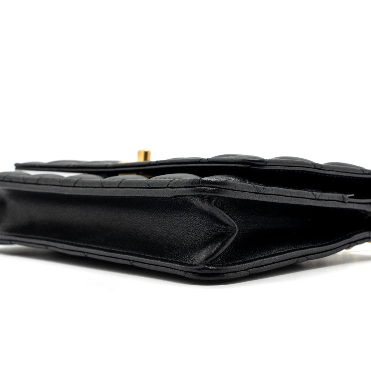 chanel-23k-pearl-crush-wallet-on-chain-lambskin-blackmicrochip