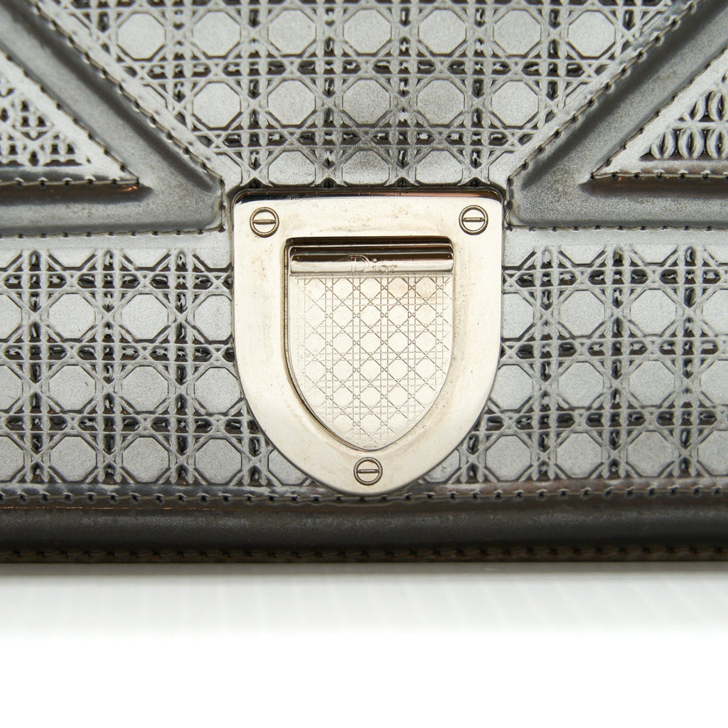 dior-diorama-wallet-on-chain-metallic-silver-shw