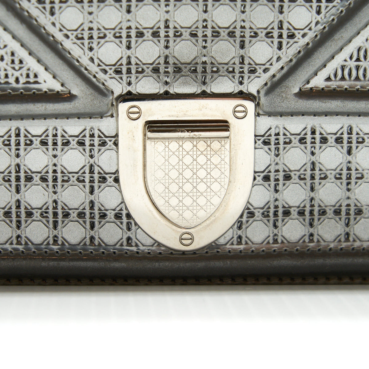 dior-diorama-wallet-on-chain-metallic-silver-shw