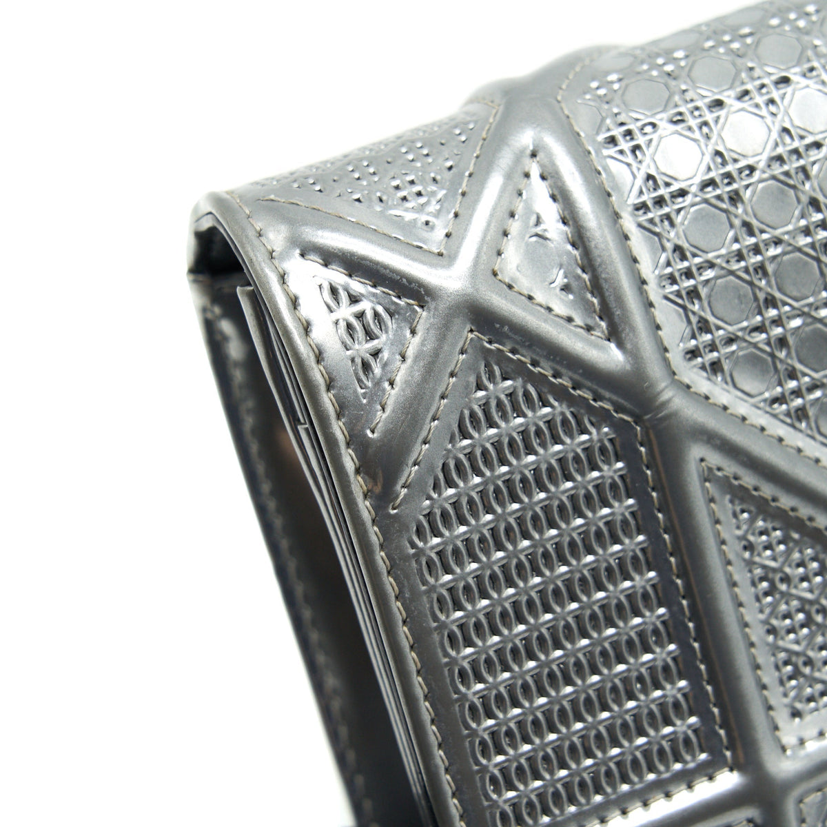 dior-diorama-wallet-on-chain-metallic-silver-shw