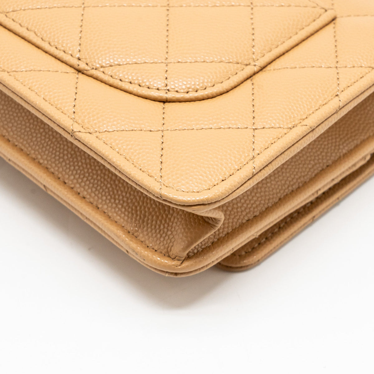 chanel-detailed-cc-classic-wallet-on-chain-caviar-beige-lghw-microchip