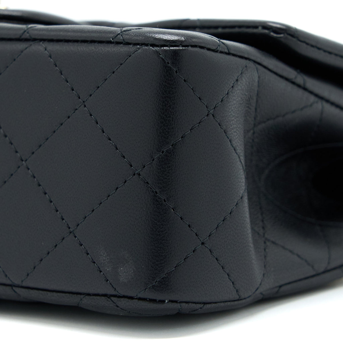 chanel-22p-top-handle-mini-rectangular-with-lion-charm-lghw-microchip