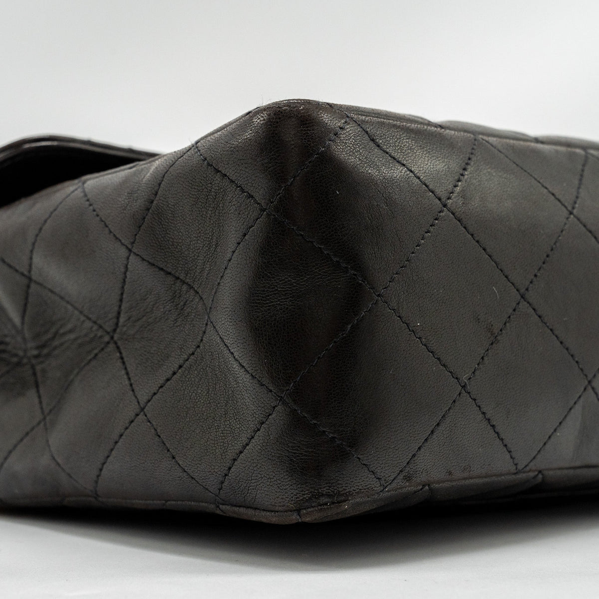 chanel-vintage-jumbo-classic-double-flap-bag-lambskin-black-ghw