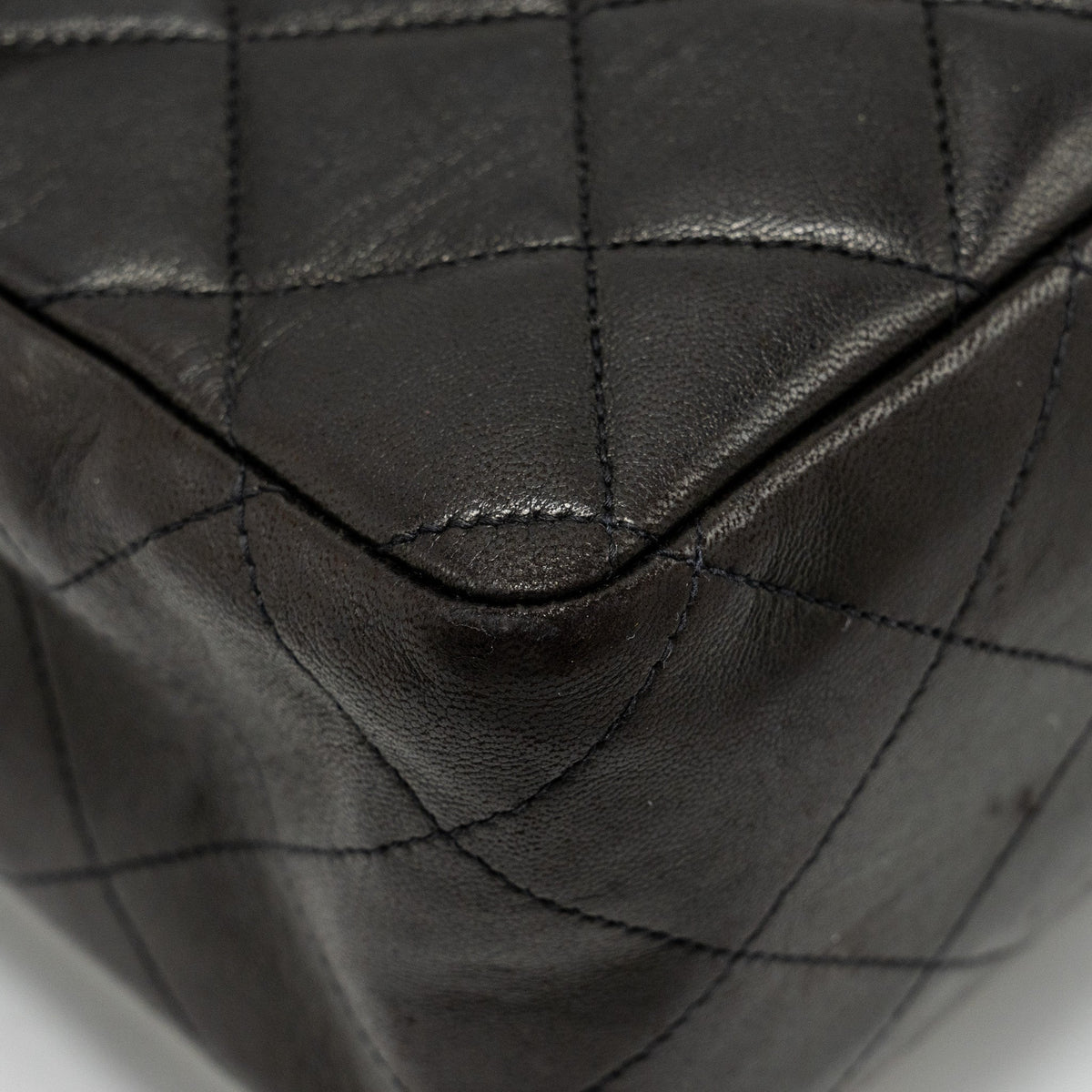 chanel-vintage-jumbo-classic-double-flap-bag-lambskin-black-ghw