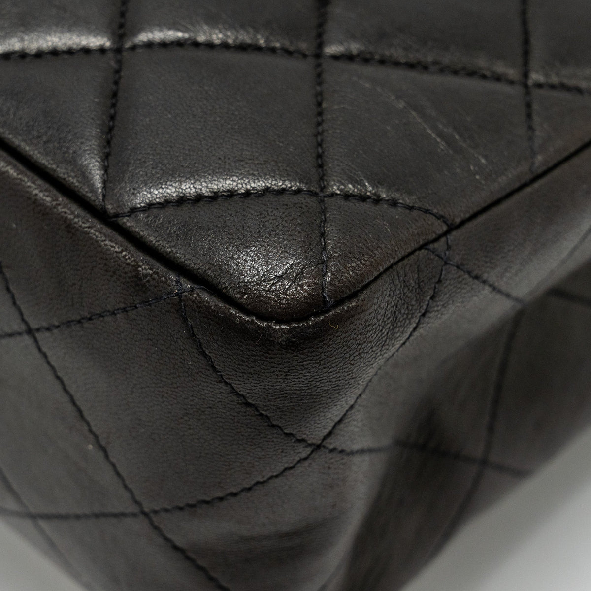 chanel-vintage-jumbo-classic-double-flap-bag-lambskin-black-ghw