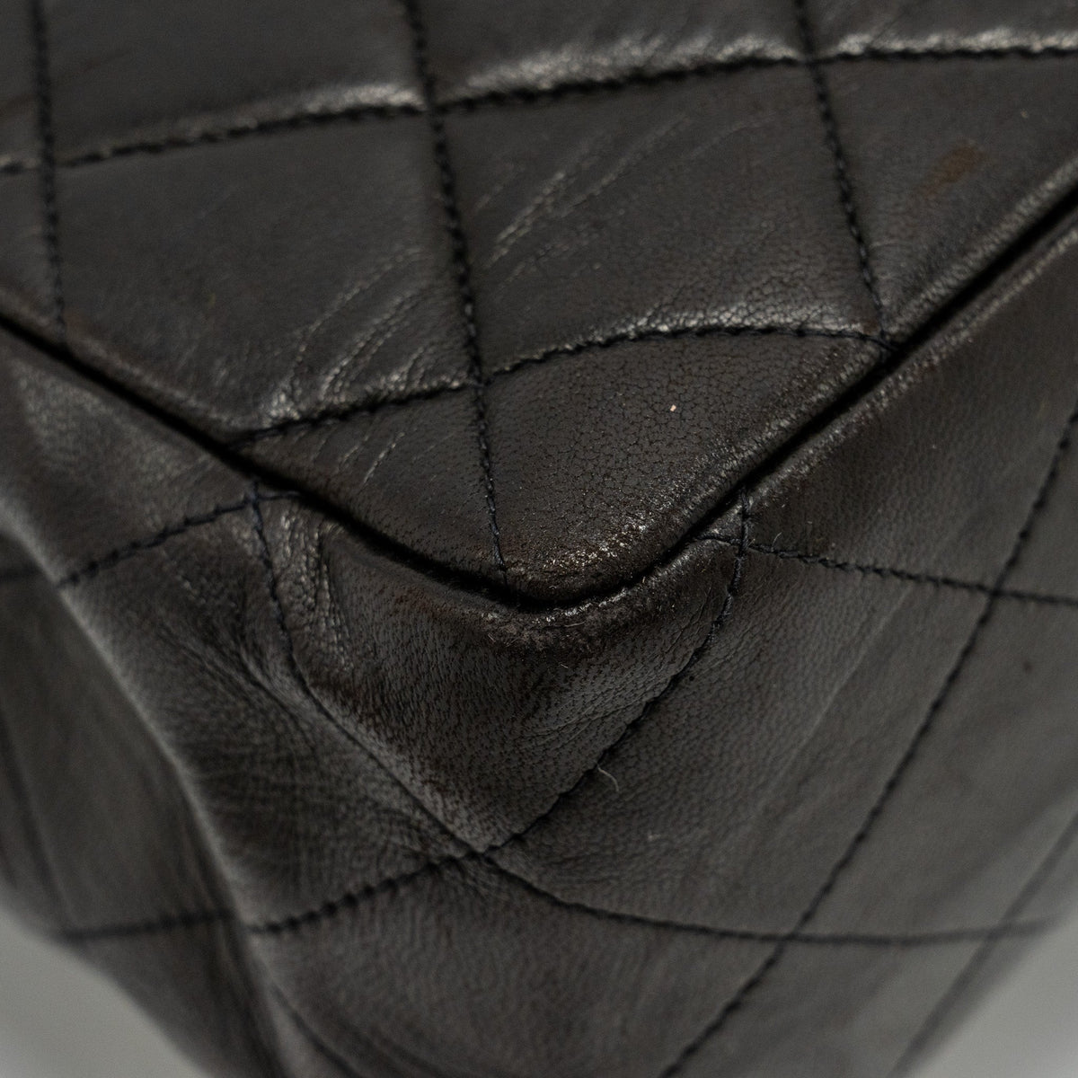 chanel-vintage-jumbo-classic-double-flap-bag-lambskin-black-ghw