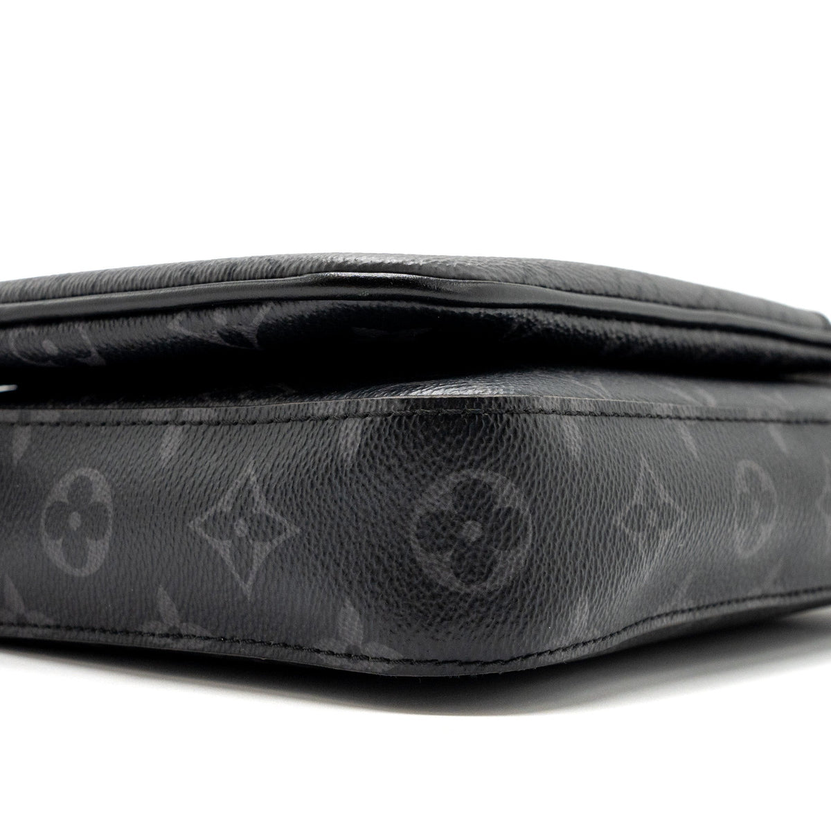 louis-vuitton-trio-messenger-bag-monogram-eclipse-shw-1