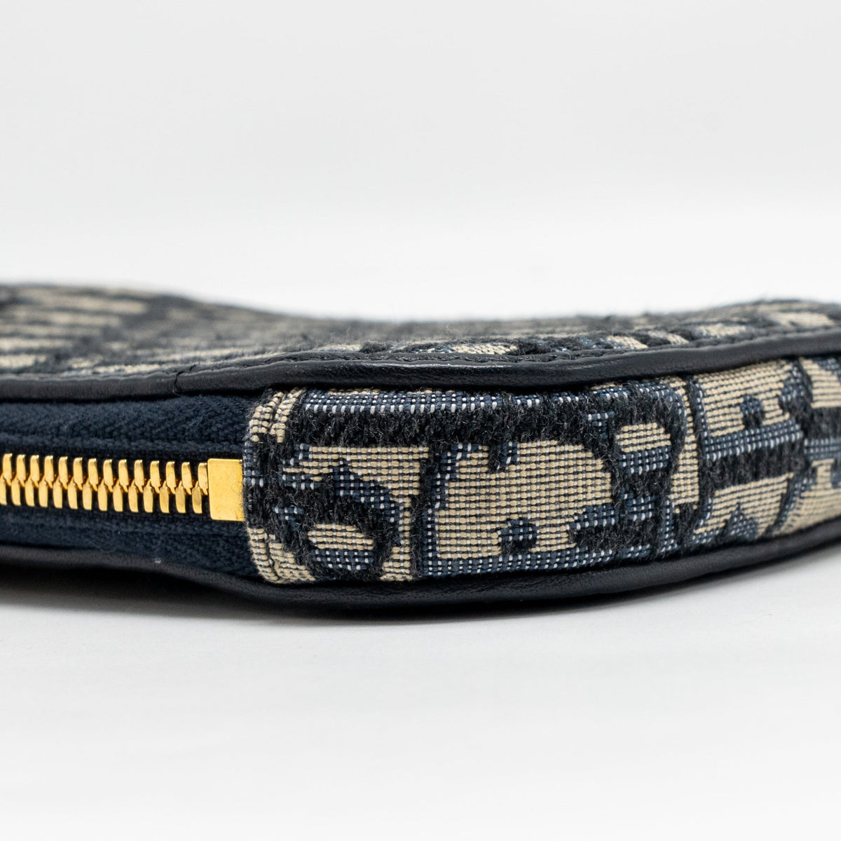 dior-30-montaigne-phone-pouch-oblique-jacquard-canvas-navy-ghw