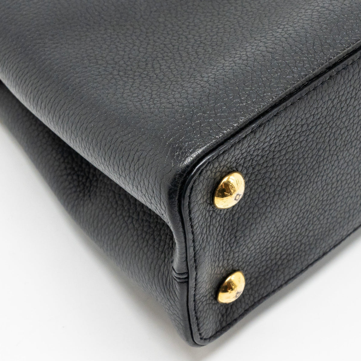 louis-vuitton-capucines-mm-calfskin-black-ghw