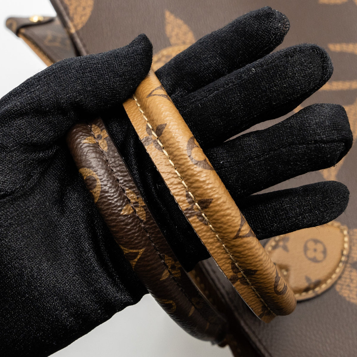 louis-vuitton-onthego-mm-monogram-canvas-ghw