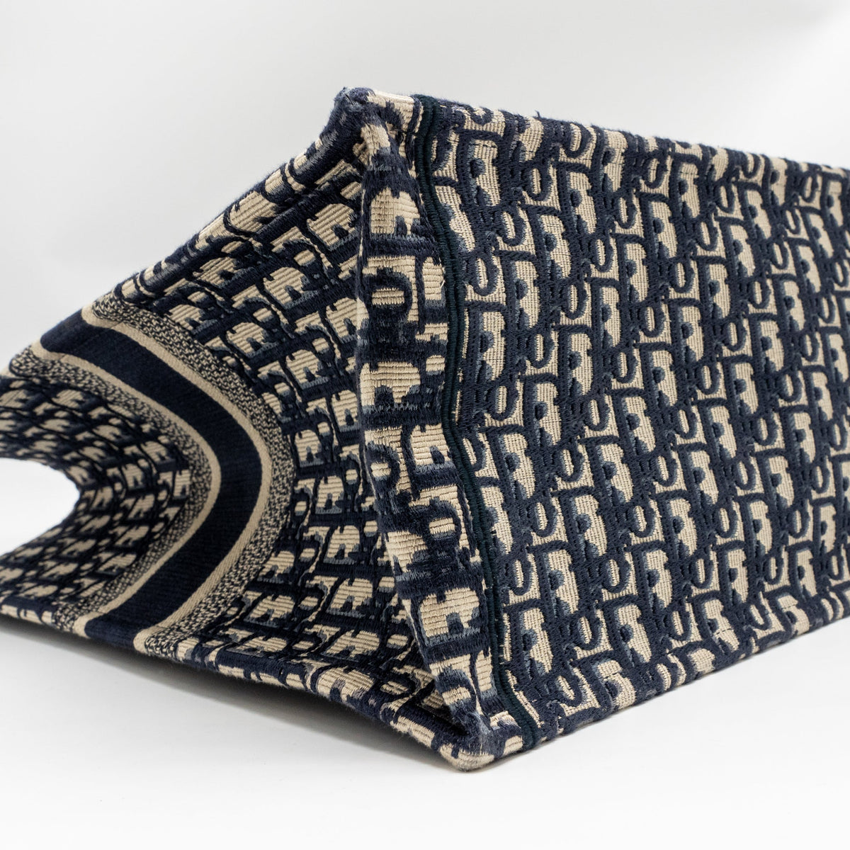 dior-large-book-tote-oblique-embroidery-ecru-blue-copy