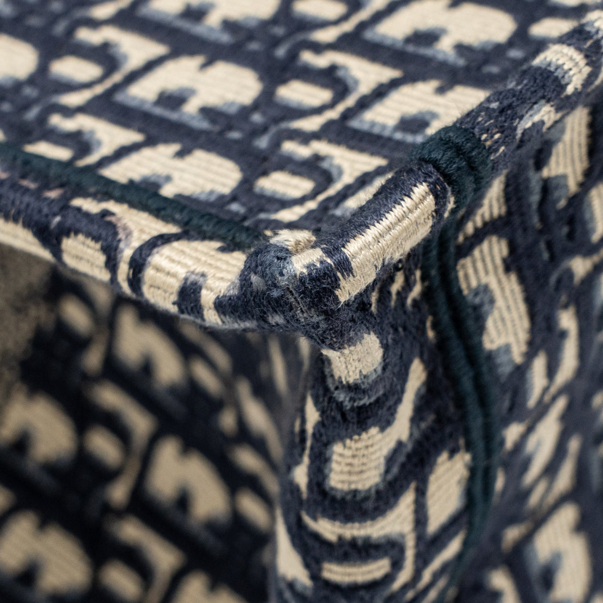 dior-large-book-tote-oblique-embroidery-ecru-blue-copy
