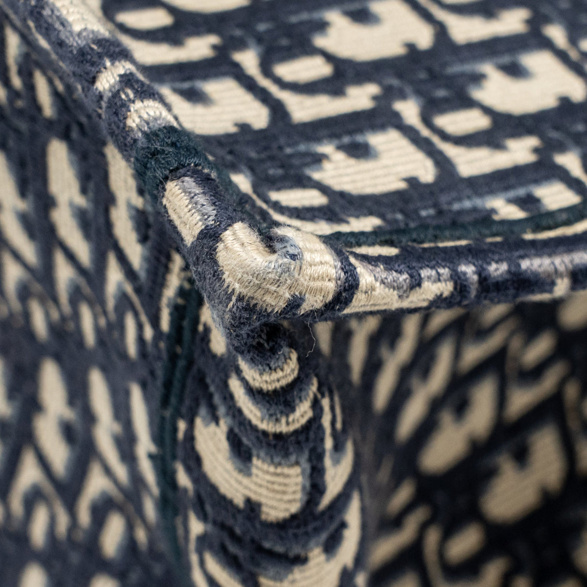 dior-large-book-tote-oblique-embroidery-ecru-blue-copy