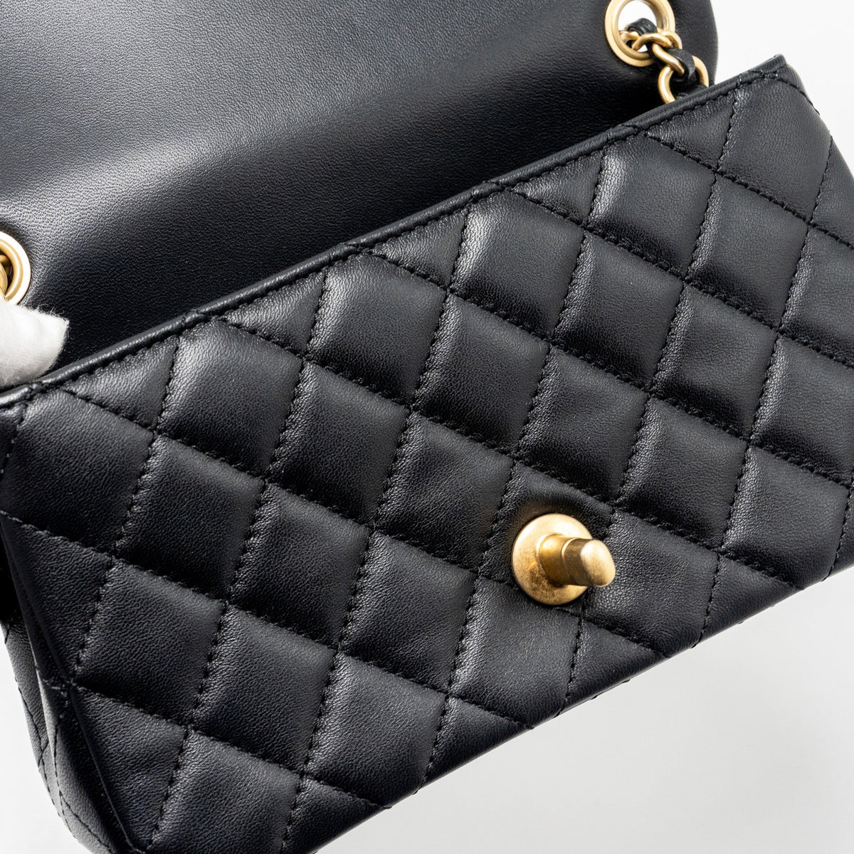 chanel-pearl-crush-mini-rectangular-flap-bag-lambskin-black-ghwmicrochip