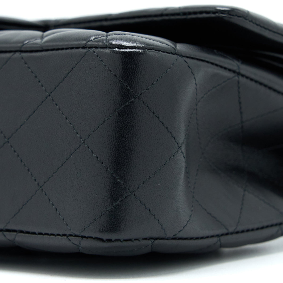 chanel-medium-classic-double-flap-bag-lambskin-so-black-microchip