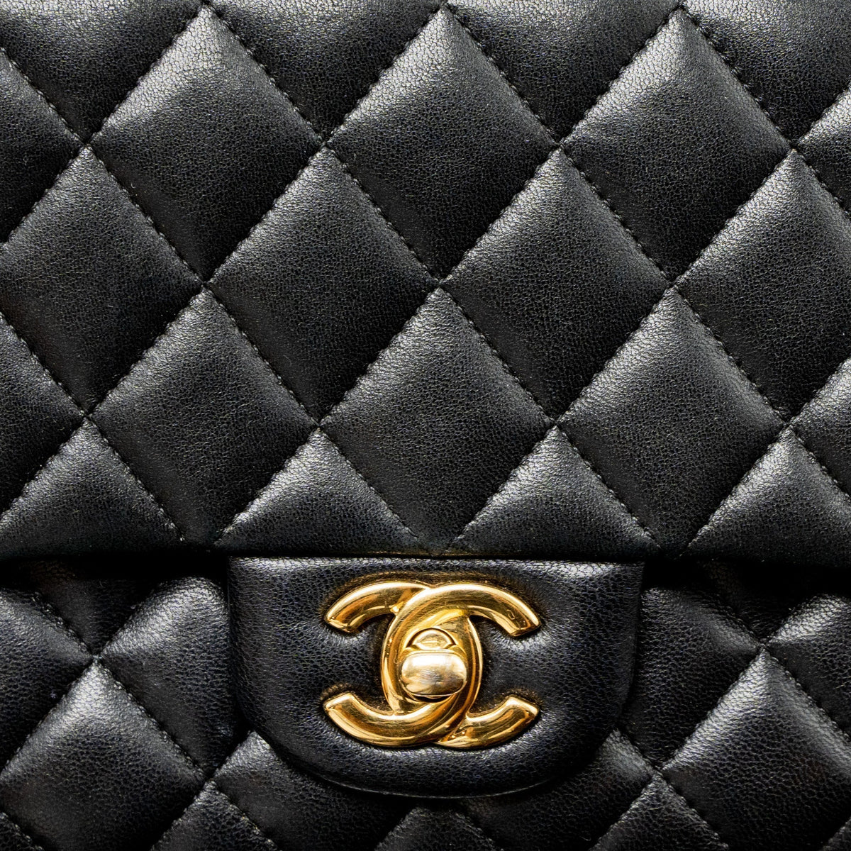 chanel-medium-classic-flap-bag-lambskin-black-ghw