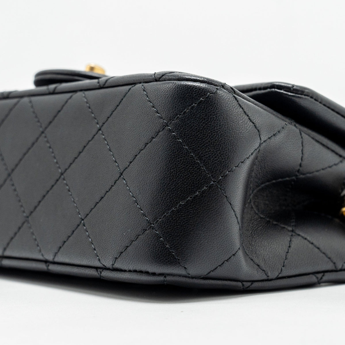 chanel-pearl-crush-mini-rectangular-flap-bag-lambskin-black-ghwmicrochip