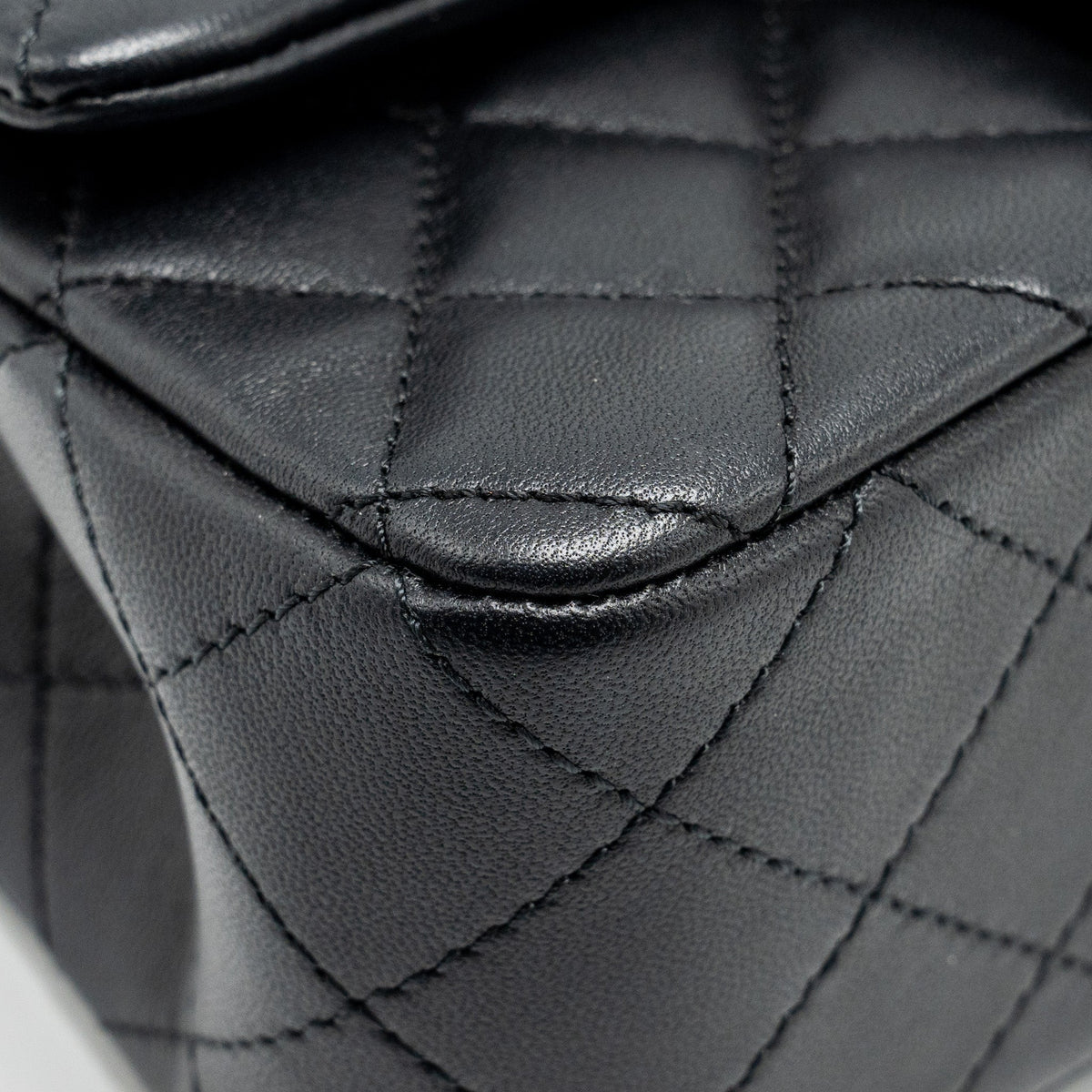 chanel-pearl-crush-mini-rectangular-flap-bag-lambskin-black-ghwmicrochip