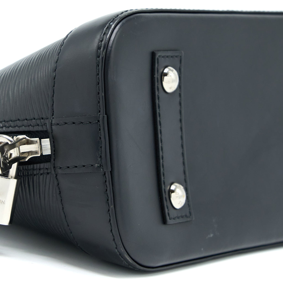 louis-vuitton-alma-bb-epi-black-shw
