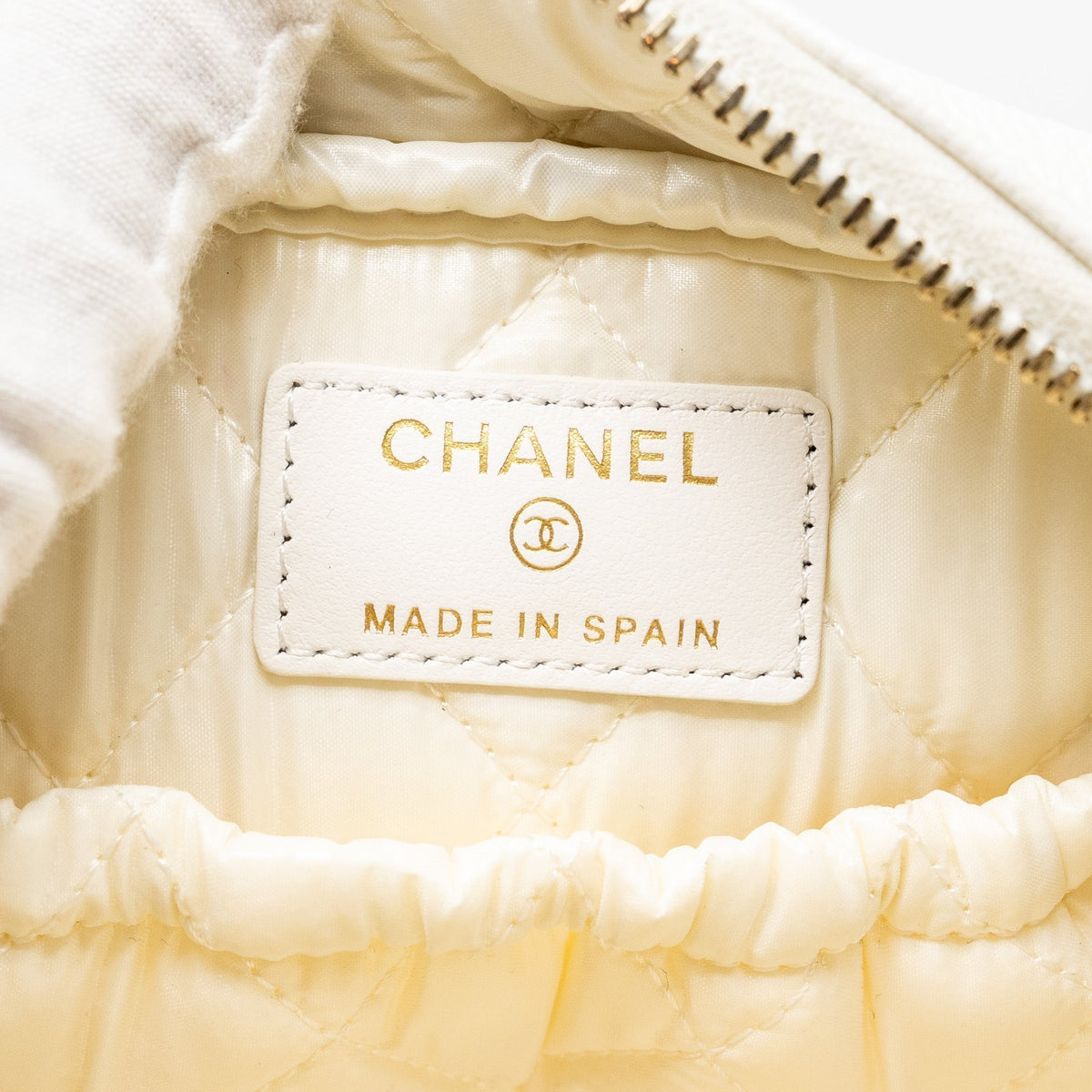chanel-timeless-classic-pouch-grained-calfskin-white-lgwh-microchip