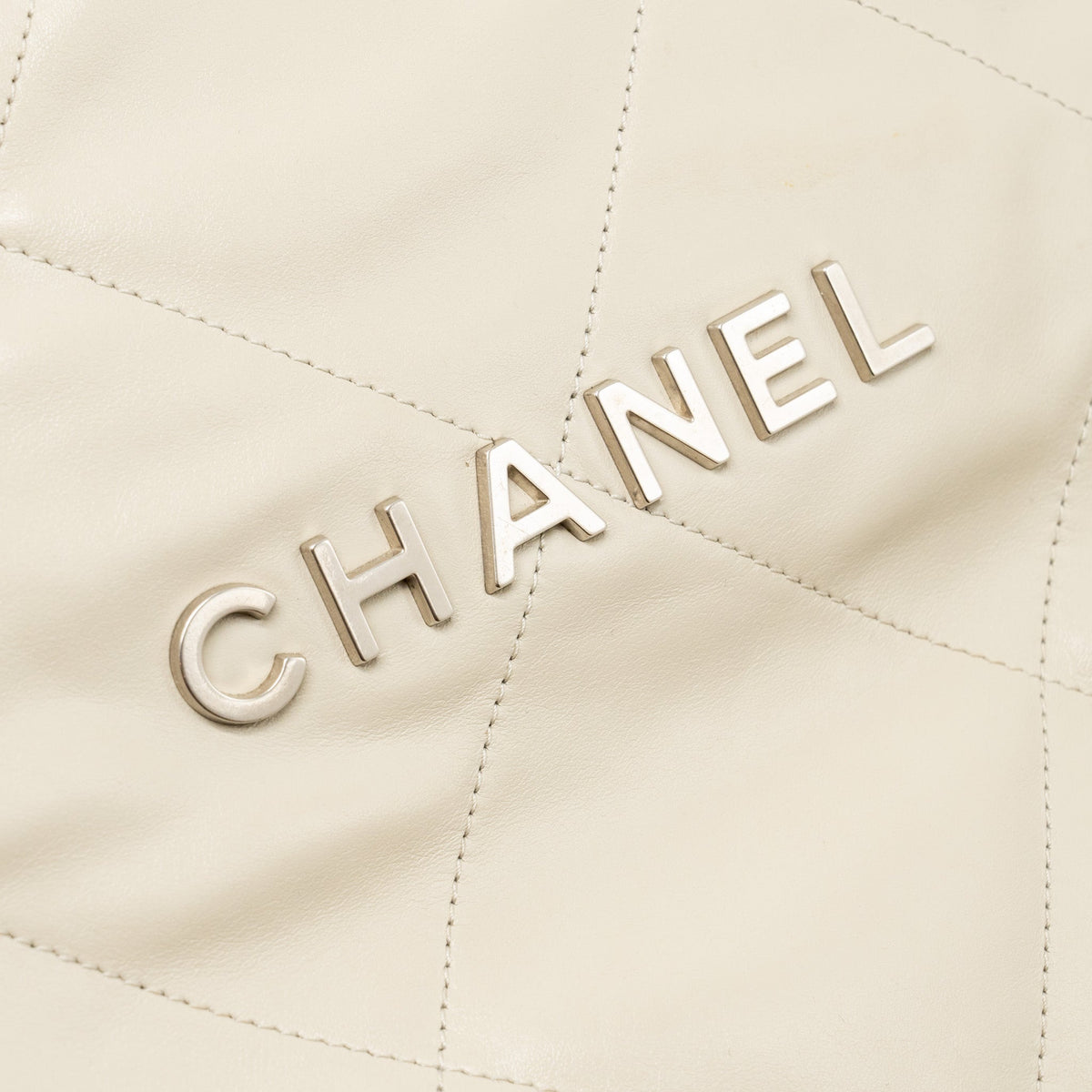 chanel-small-22-shiny-calfskin-light-grey-shw-microchip