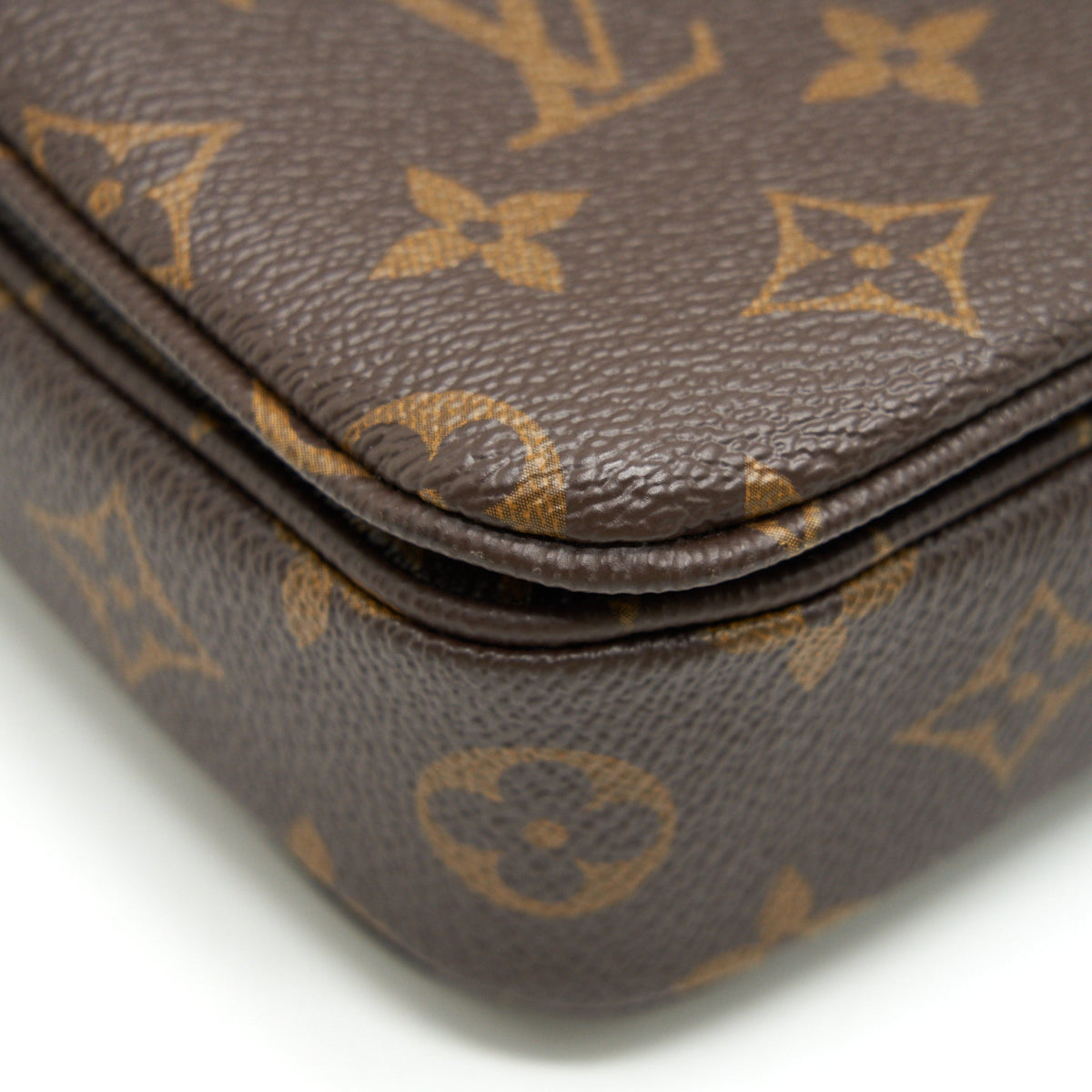louis-vuitton-pochette-metis-monogram-canvas
